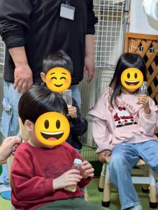 2月　リトミック　マラカス１